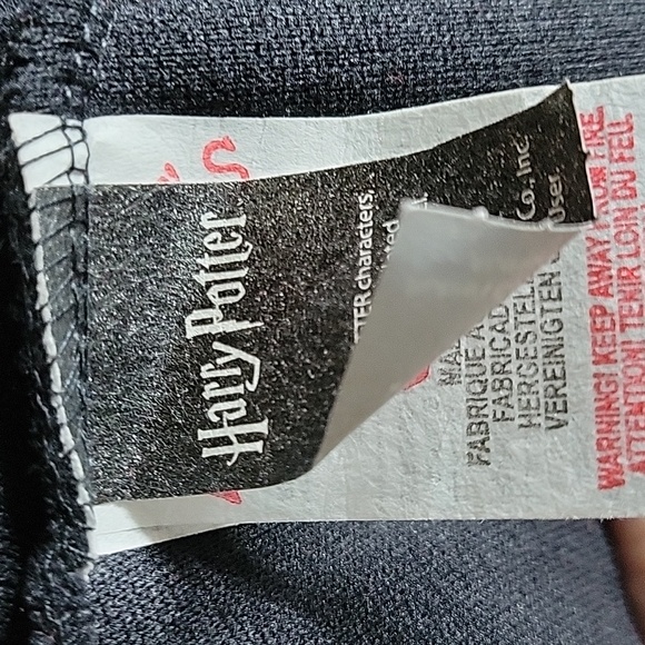 Harry Potter Griffindor Robe - Picture 6 of 7